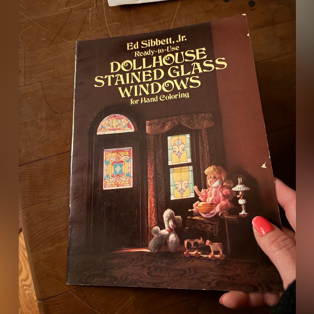 Dollhouse Stained Glass Window book 🌟 - Picture 3 of 9